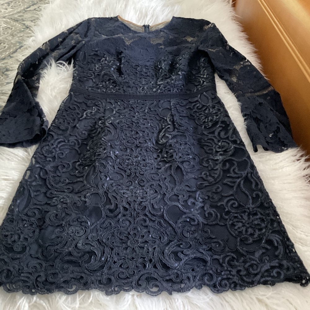 Tadashi Shoji Long sleeve sheath dress Size 6